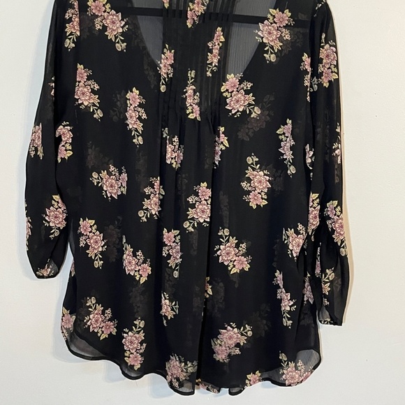 Torrid Womens Top Size 14 Black Floral Sheer Tunic Pleated Chiffon 16 Pintuck - Picture 11 of 14